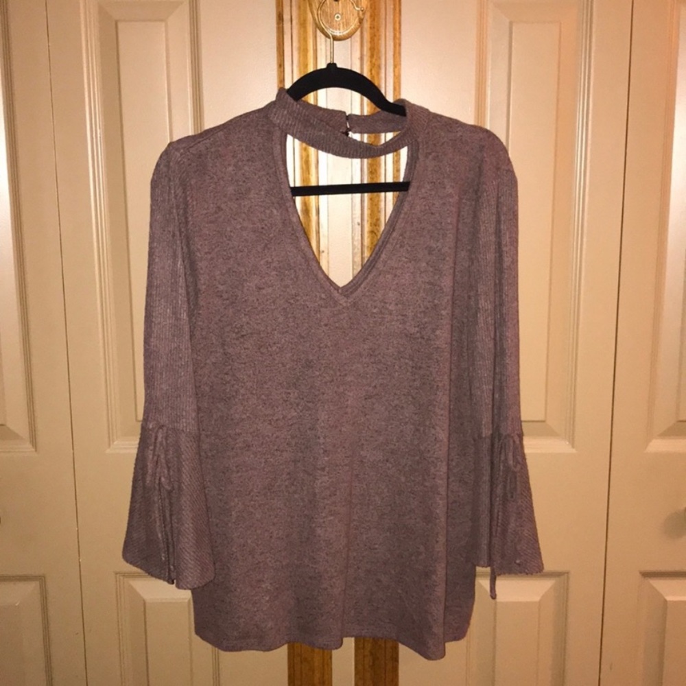 🌻 2/$15 Purple V-neck Bell Sleeves Sweater